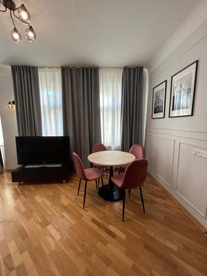 Jon's Apartment *